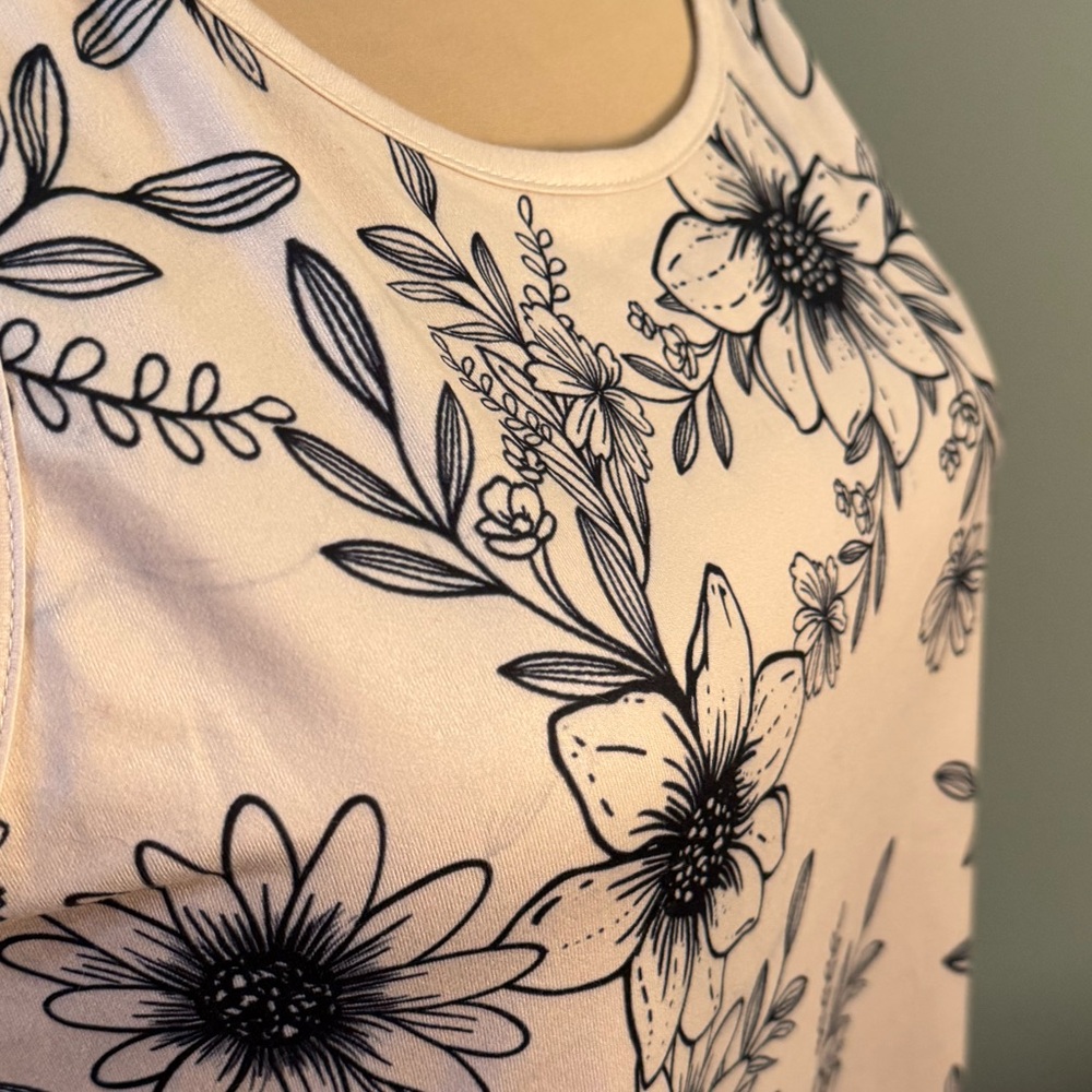 NEW Emery Rose Plus Size Floral Top 🌻 - Picture 5 of 6